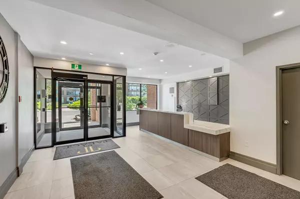 Burlington, ON L7S 2J3,1270 Maple Crossing BLVD #404