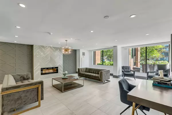 Burlington, ON L7S 2J3,1270 Maple Crossing BLVD #404