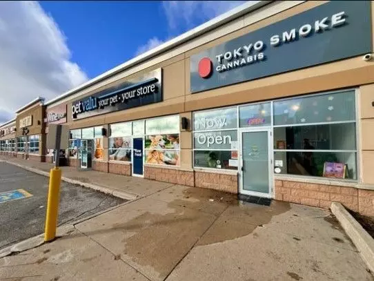 Barrie, ON L4N 3L1,555 Essa RD #2