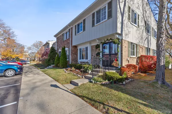 Royal Oak, MI 48073,4952 Coventry RD #315