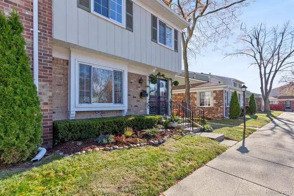 Royal Oak, MI 48073,4952 Coventry RD #315