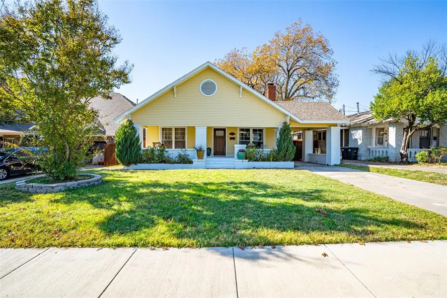 1620 Clover Lane, Fort Worth, TX 76107