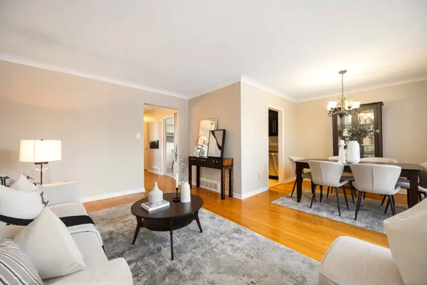 Toronto E09, ON M1P 4B9,39 Amberdale DR