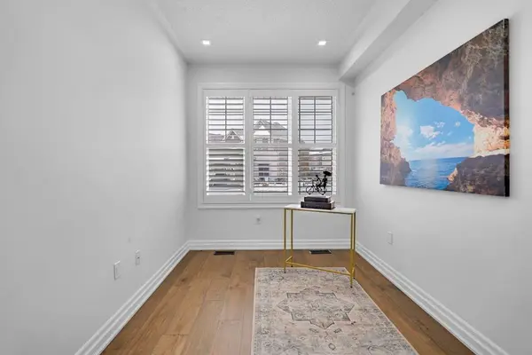 Brampton, ON L7A 0Y8,118 Miracle TRL N