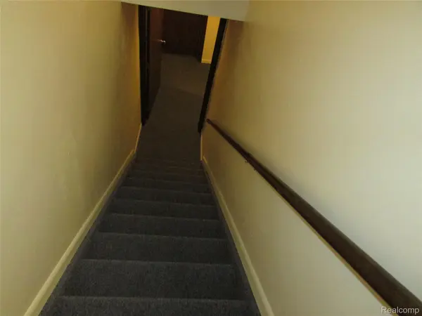 8590 N CANTON CENTER RD, Canton Charter Township, MI 48187