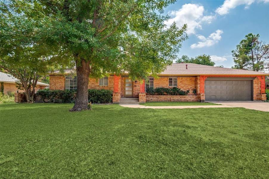 620 Woolsey Drive, Dallas, TX 75224