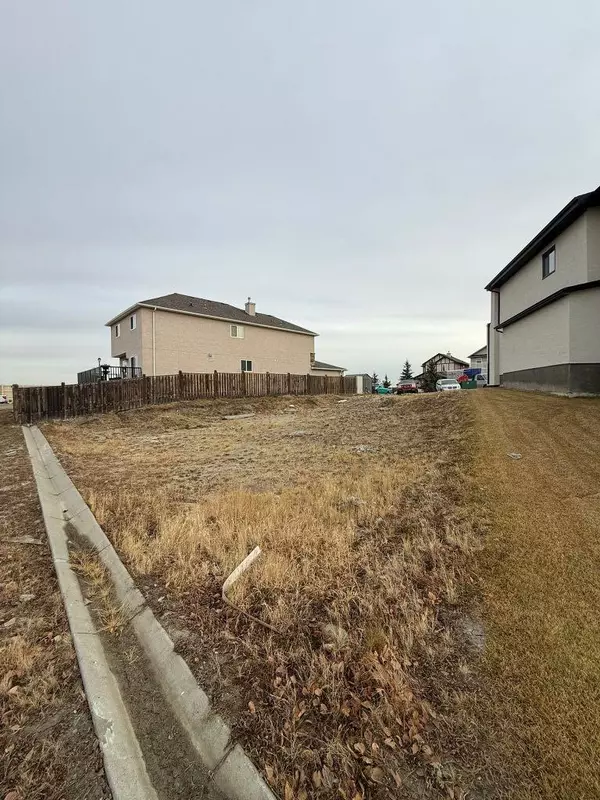 Chestermere, AB T1X 0A2,107 East Lakeview PL