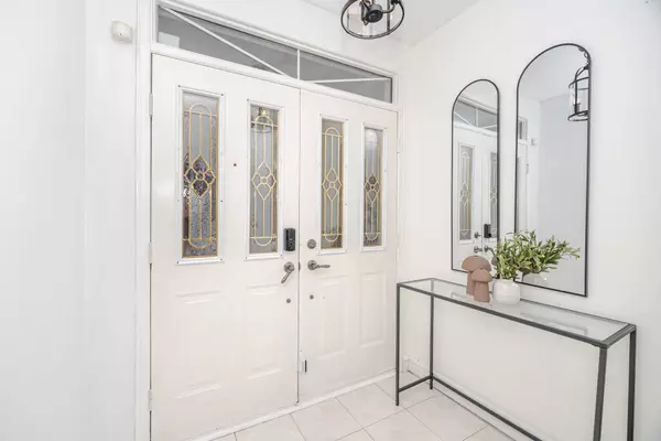 Burlington, ON L7L 6P9,1852 Creek WAY