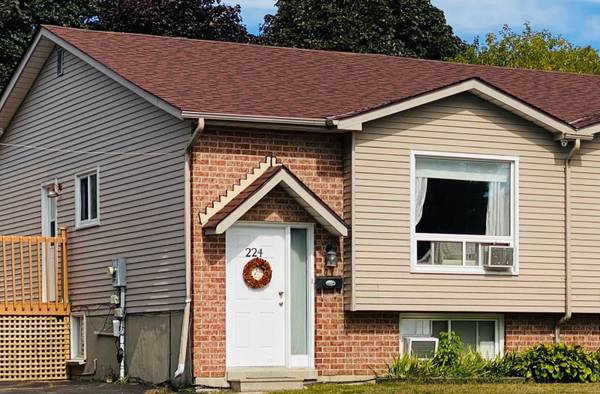 224 Taunton RD W, Oshawa, ON L1G 3T3