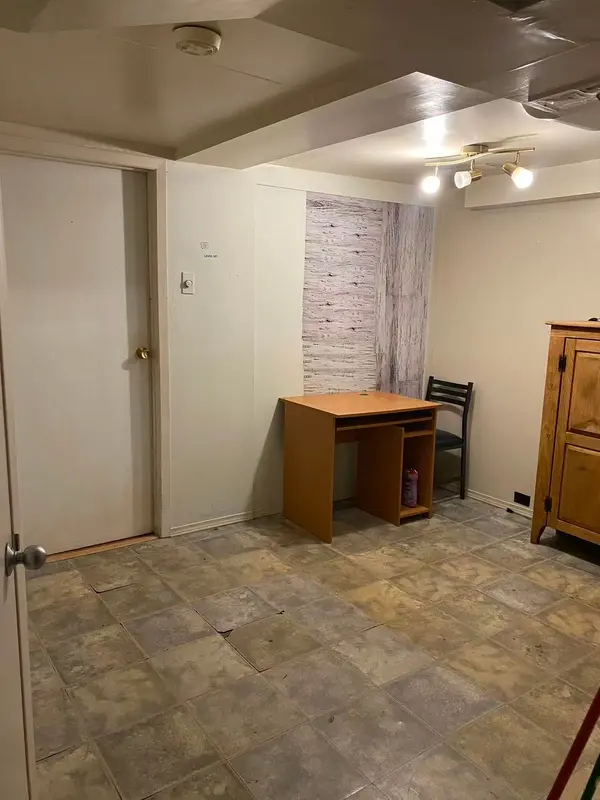 Toronto E03, ON M4C 2E8,836 Sammon AVE #BSMT