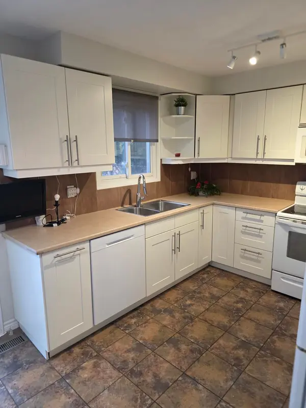 Oakville, ON L6J 7E5,1296 Valerie CRES W