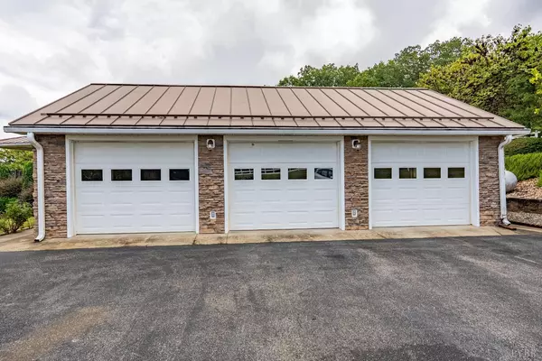 Altavista, VA 24517,1704 Dearing Ford RD