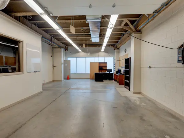 Vaughan, ON L4K 5Y8,411 Four Valley DR #32&33