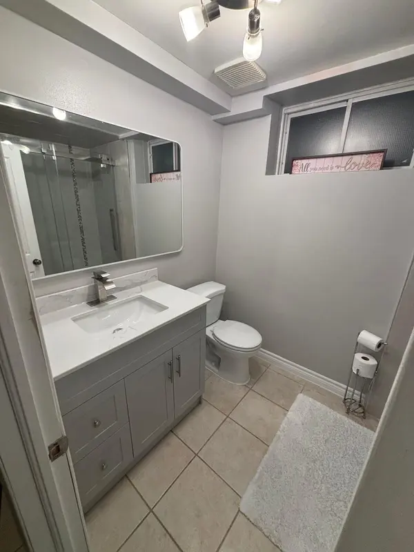 Barrie, ON L4N 7W2,62 Laidlaw DR #bsmt