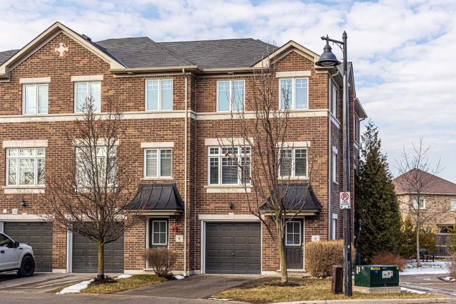 16 Katerson LN, Clarington, ON L1E 0E9