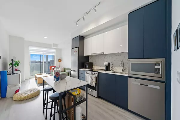 Vaughan, ON L4J 0L7,30 Upper Mall WAY #1411