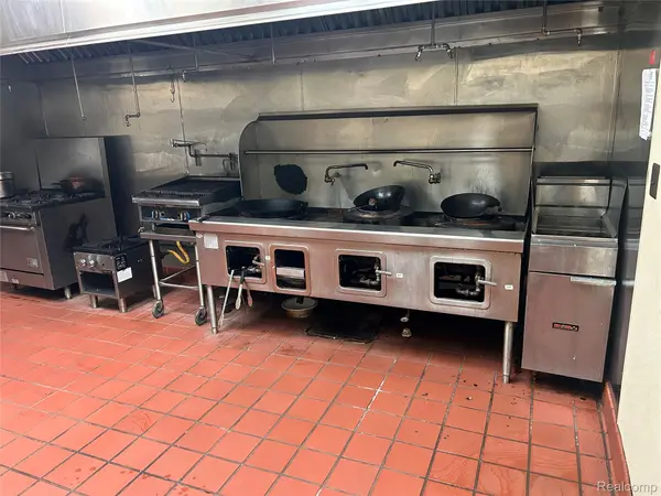 3854 E 13 Mile Road, Warren, MI 48092