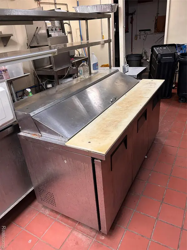 3854 E 13 Mile Road, Warren, MI 48092