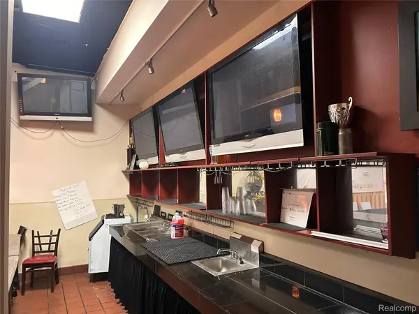 3854 E 13 Mile Road, Warren, MI 48092