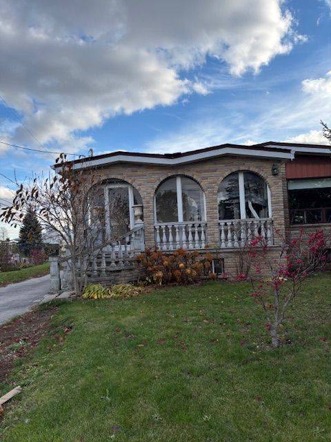 1 Brady CRES, Toronto W05, ON M3L 2B6