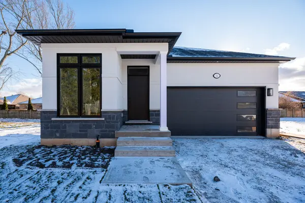 11 Stickles ST, Pelham, ON L3C 3C3