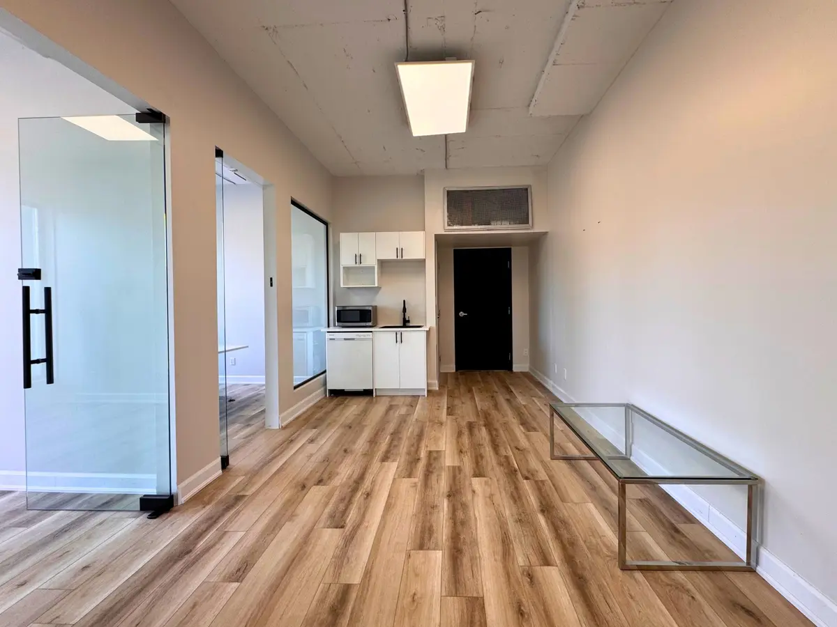 Mississauga, ON L5G 1G7,230 Lakeshore RD E #212