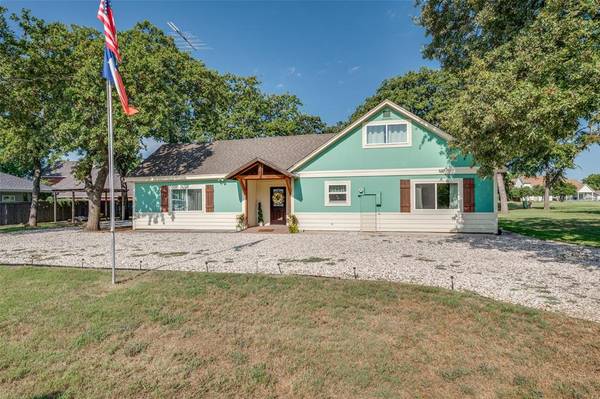 100 Huron Trail,  Lake Kiowa,  TX 76240