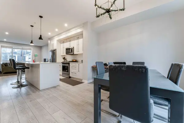 Calgary, AB T3J1R6,739 Savanna LNDG NE