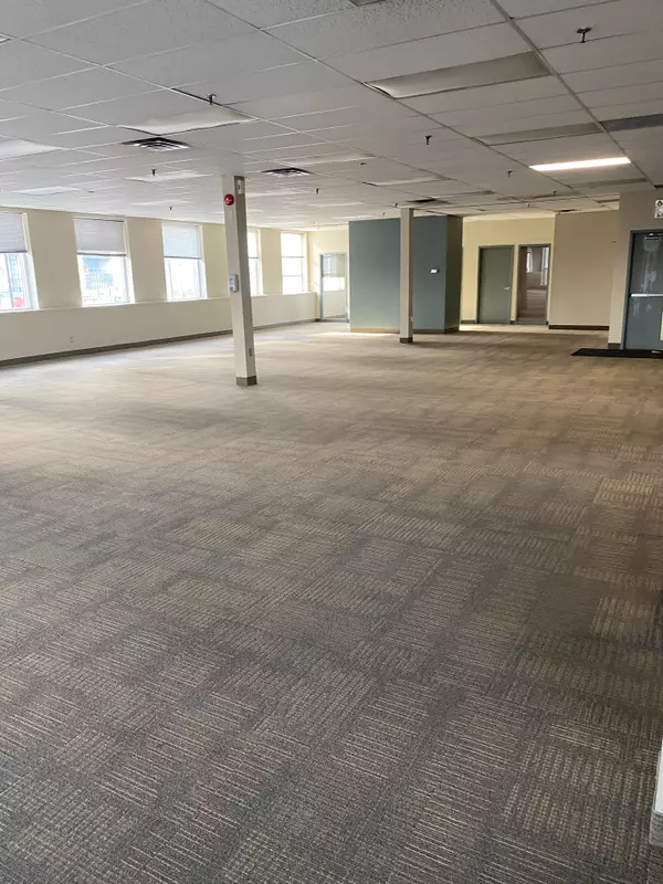 Toronto W08, ON M9B 1A8,5230 Dundas ST W #200