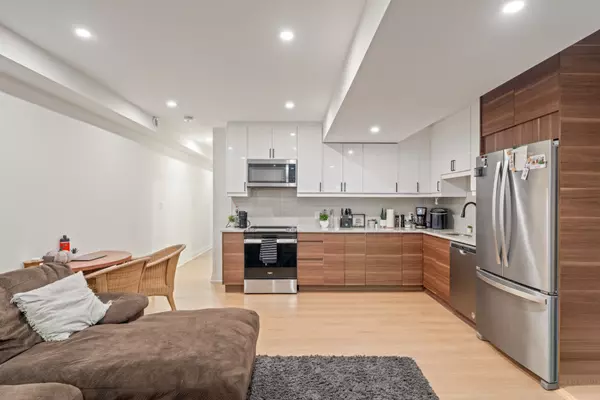 New Edinburgh - Lindenlea, ON K1M 1G1,31 Commanda WAY #B