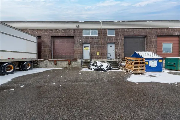 Barrie, ON L4M 5A5,18 Alliance BLVD #10