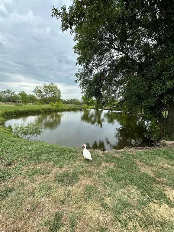 Kaufman, TX 75142,1074 County Road 142