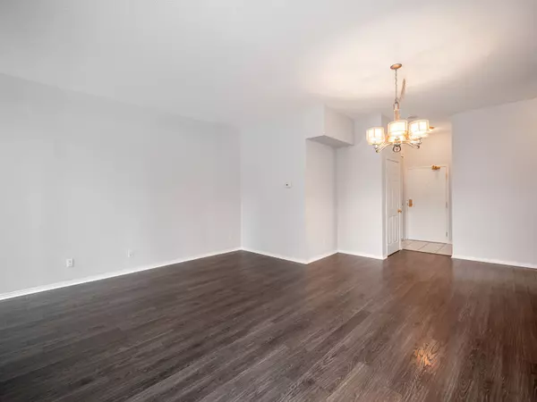 Vaughan, ON L4J 8P7,5 Emerald LN #102