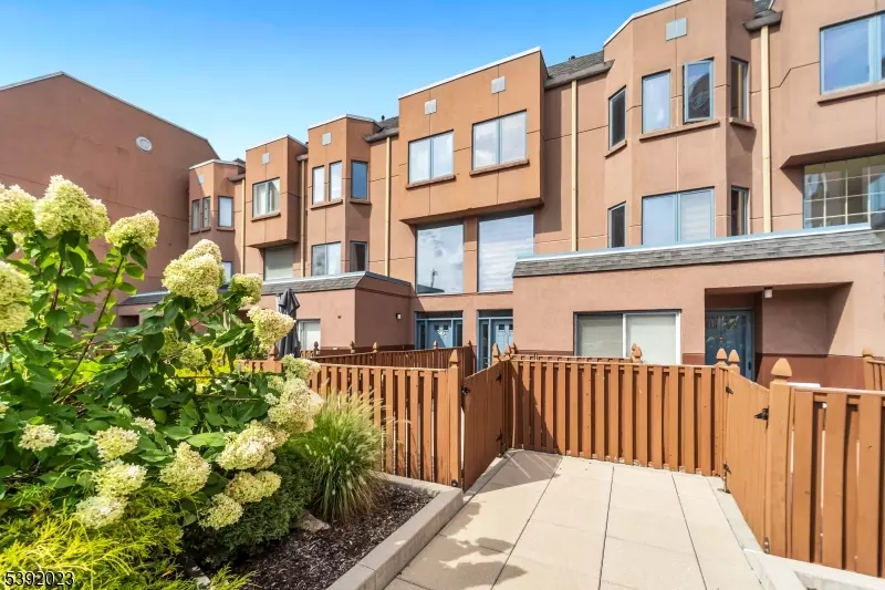 Edgewater Boro, NJ 07020,309 Hancock Ct