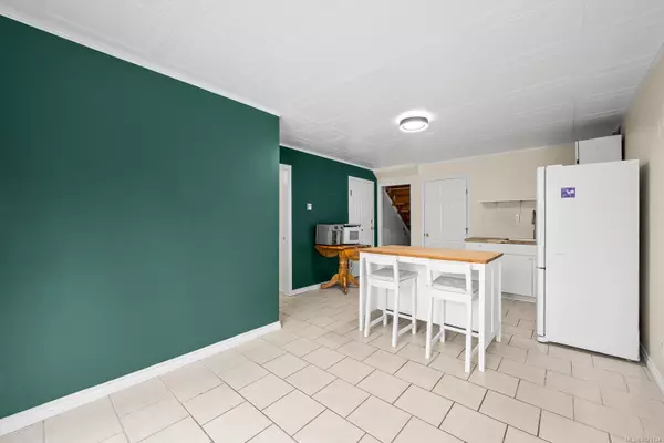 Courtenay, BC V9N 8S6,2775 Myra Pl #B