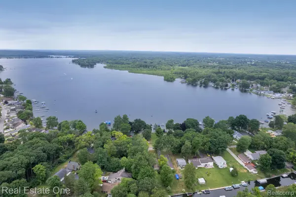 Hamburg, MI 48139,0 GLENROYLET DR