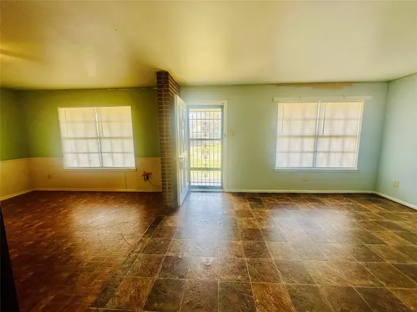 Dallas, TX 75211,2567 Wood Valley Drive