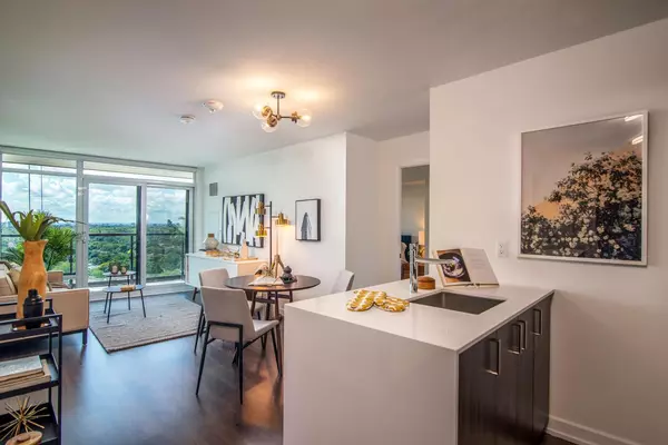 Toronto C10, ON M4P 0C9,18 Erskine AVE #1310