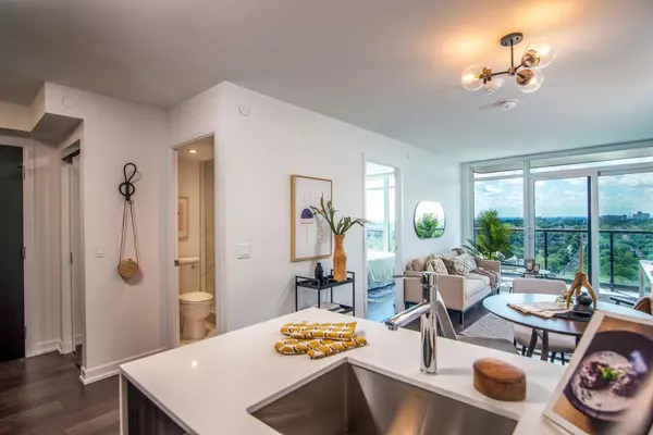 Toronto C10, ON M4P 0C9,18 Erskine AVE #1310