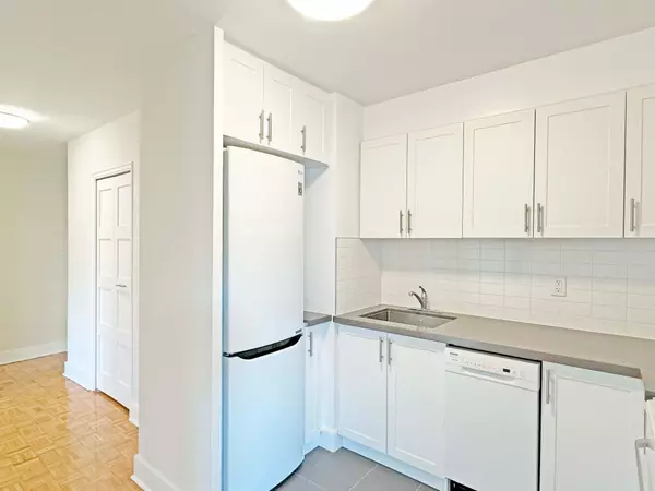 Toronto C02, ON M5R 2R5,485 Huron ST #301