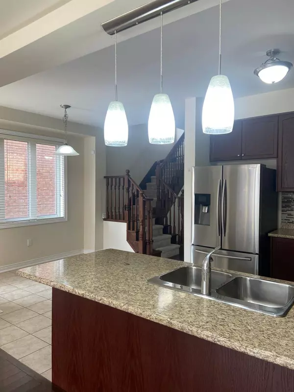 Caledon, ON L7C 4A9,7 Vinewood RD