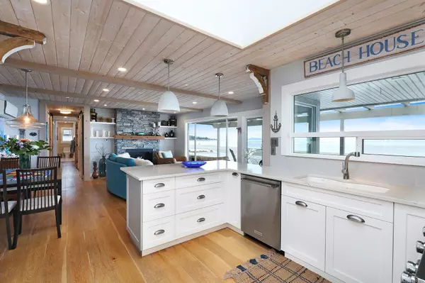 Qualicum Beach, BC V9K 2H2,2935 Island Hwy W