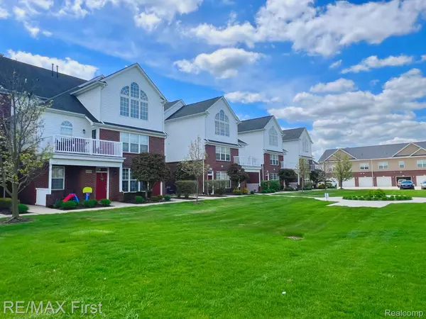 Warren, MI 48093,8425 TOWNE CENTER CIR S #56