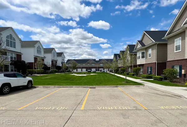 Warren, MI 48093,8425 TOWNE CENTER CIR S #56