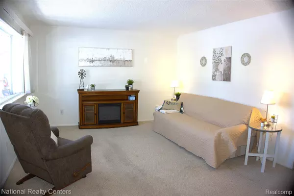 Dearborn Heights, MI 48127,8074 Nightingale ST