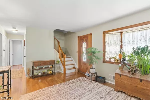 Hazlet Twp., NJ 07730,8 Lynn Blvd