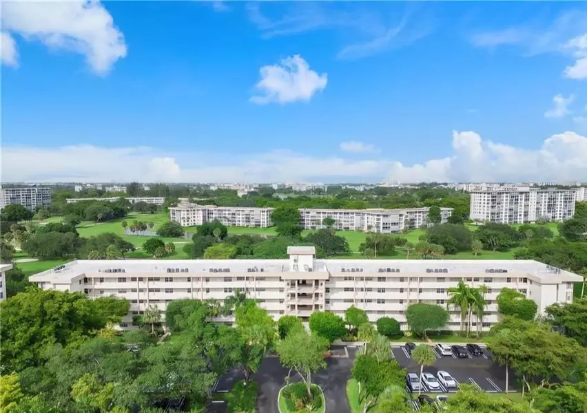 3900 Oaks Clubhouse Dr #507, Pompano Beach, FL 33069