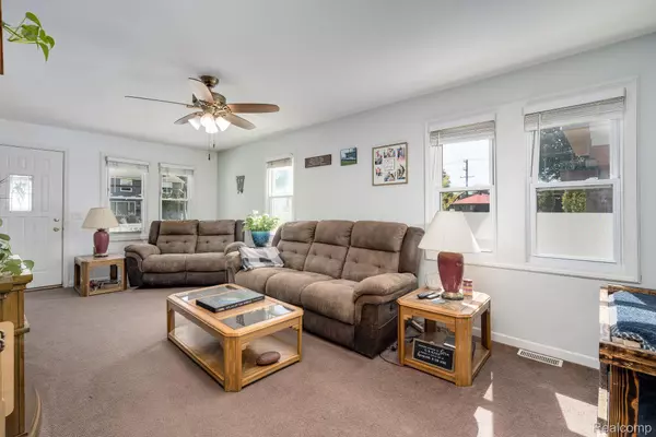 Redford, MI 48240,18435 Glenmore