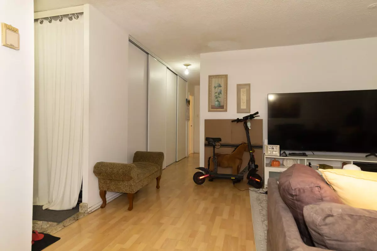 Toronto W04, ON M6B 2G8,50 Lotherton Pathway #1115