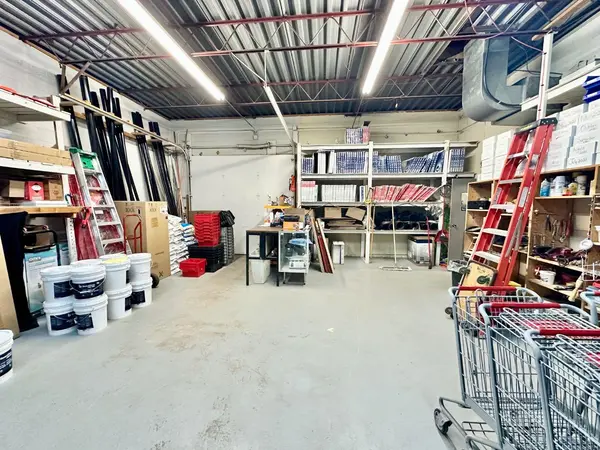 Brooks, AB T1R 1C8,124 2 ST W